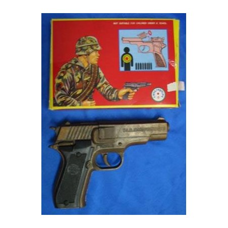 PISTOLET OU REVOLVER A AMORCES 8 COUPS EN METAL