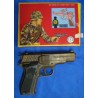 PISTOLET OU REVOLVER A AMORCES 8 COUPS EN METAL