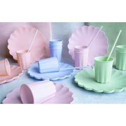 4 ASSIETTES EN PLASTIQUE REUTILISABLE LILAS 22 CM DE DIAMETRE