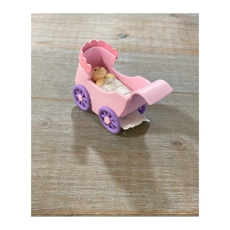 FIGURINE BEBE DANS LANDEAU ROSE